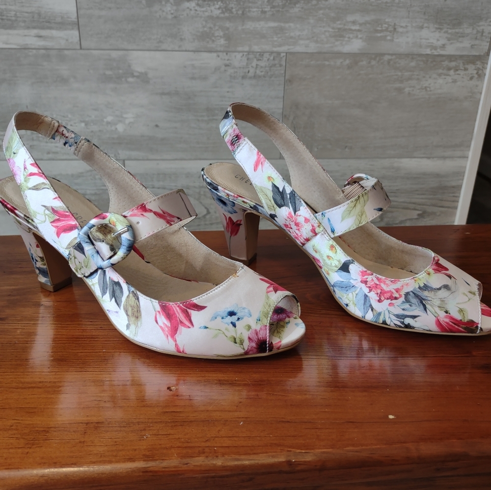 New! Chelsea Crew Satin Floral Heels 8